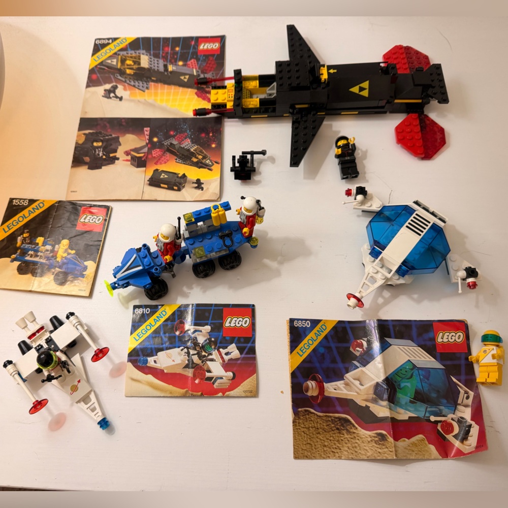 4 Vintage Lego 6894 Legoland 1558 & 6850 & 6810 sets Invader blacktron Mobile